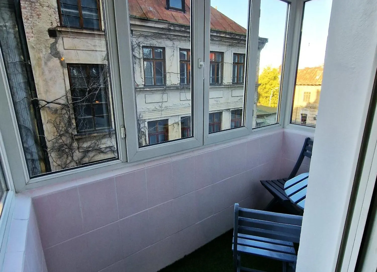 Warm Haven Studio - Calea Victoriei - Free Minibar Bucharest Apartment